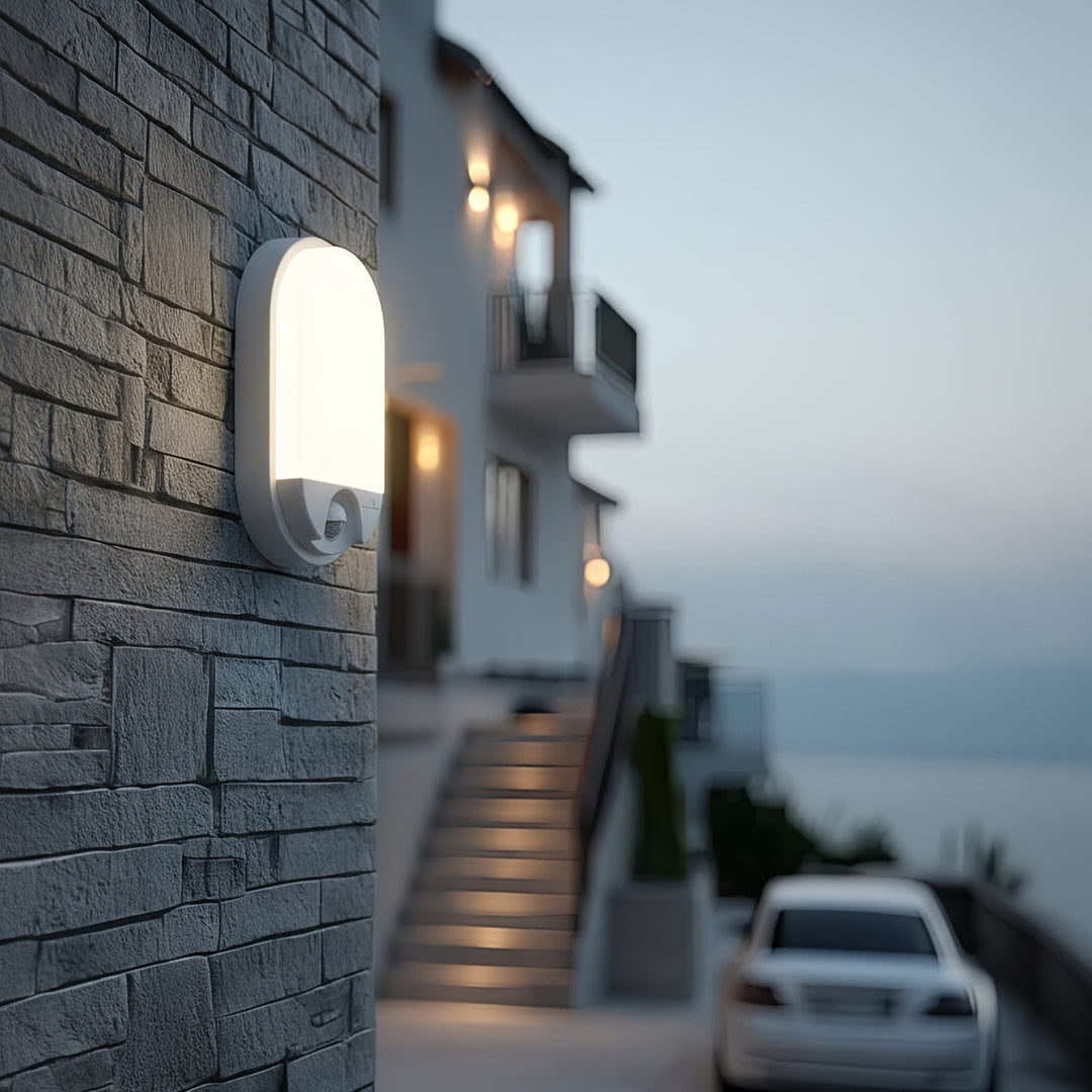 Maclean MCE340 LED-Lampe mit Infrarot-Bewegungssensor Wandleuchte Innen-/ Außenbeleuchtung 1100lm 15W IP54 Weiß