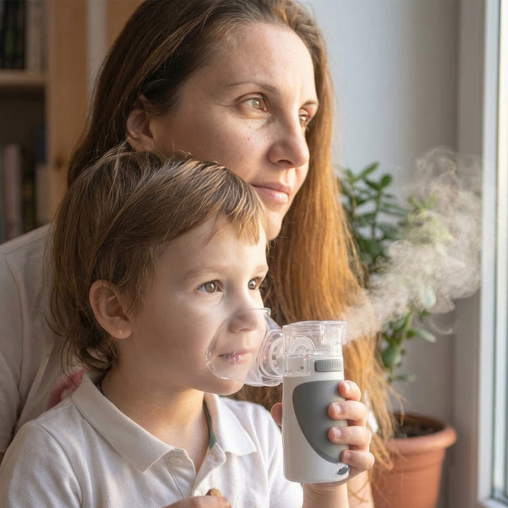 PR-835 Tragbarer Inhalationsgerät für Kinder und Erwachsene Geräuscharmer Inhalator Vernebler Zwei Masken Mundstück Vernebler-Set Stromversorgung über USB oder 2x AA Batterien Kompakt