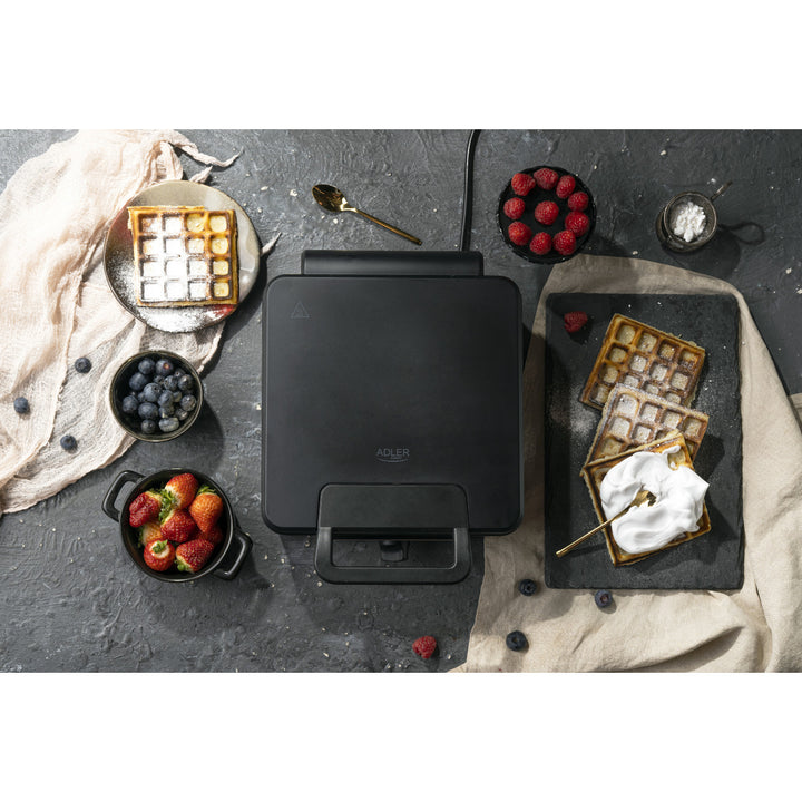 Waffeleisen Adler, für 4 Waffeln, Temperaturregelung, 1800W, AD 3049