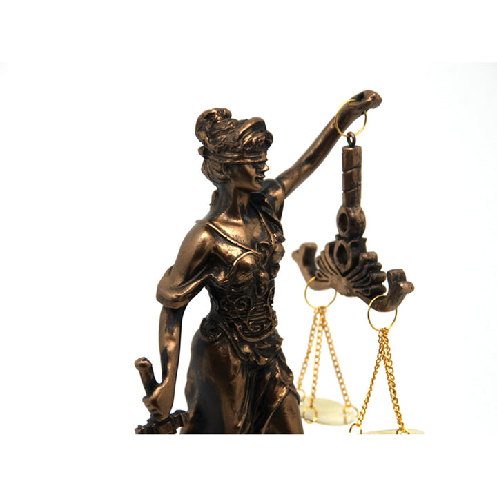 Figur der Themis mit Waage und Schwert, Uhr, Bronzedekor, Königin Isabel