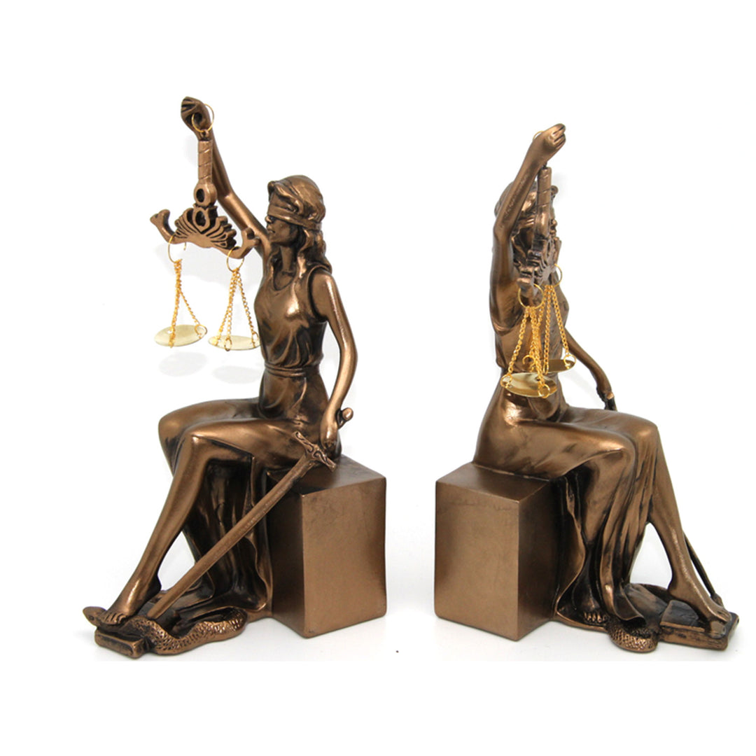 Themis-Figuren mit Waage und Schwert, Buchauflagen, Königin Isabel, 2 Stück