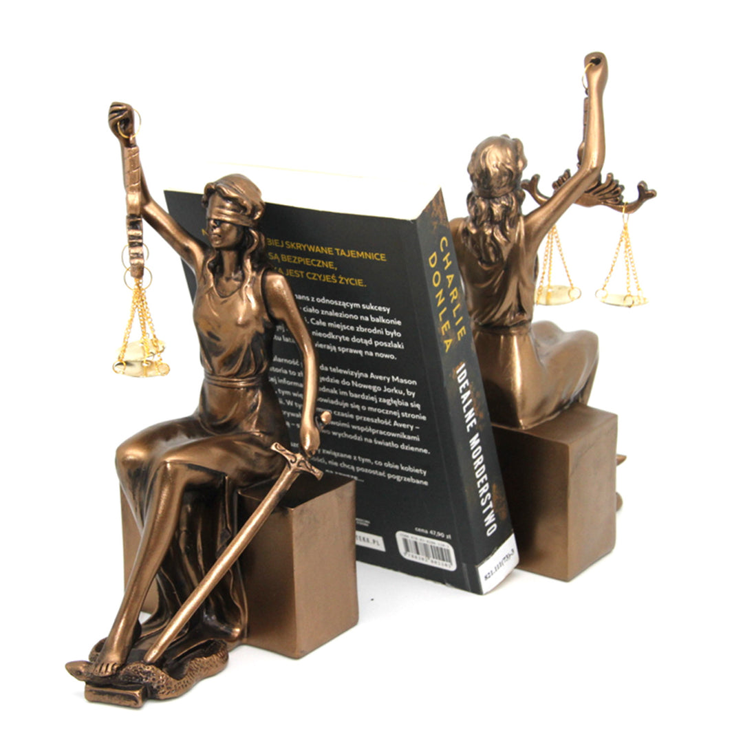 Themis-Figuren mit Waage und Schwert, Buchauflagen, Königin Isabel, 2 Stück