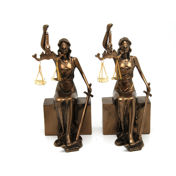 Themis-Figuren mit Waage und Schwert, Buchauflagen, Königin Isabel, 2 Stück