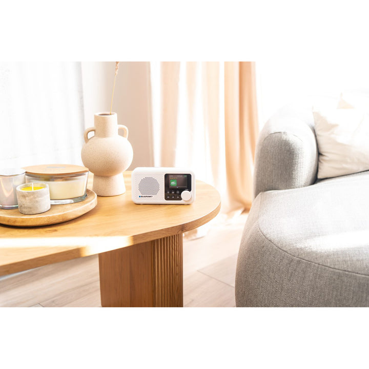 Blaupunkt Portable Radio, DAB+ Digitalradio und UKW-Tuner, Bluetooth, Kopfhörerausgang, 2,4 Zoll Farbdisplay, Uhr- und Weckfunktion, batteriebetrieben und aufladbar über USB-C, DR8WH