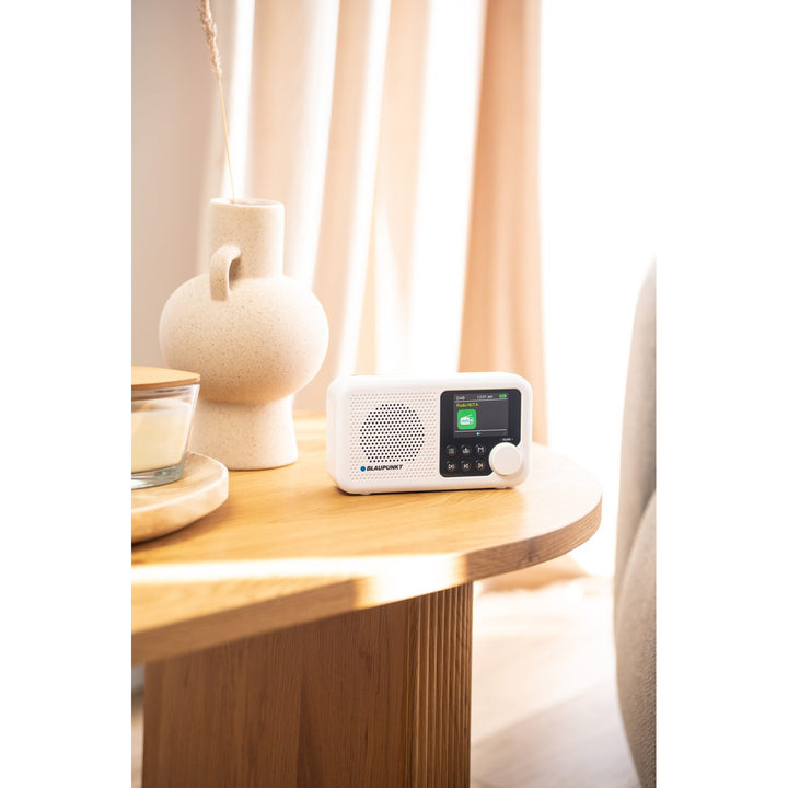 Blaupunkt Portable Radio, DAB+ Digitalradio und UKW-Tuner, Bluetooth, Kopfhörerausgang, 2,4 Zoll Farbdisplay, Uhr- und Weckfunktion, batteriebetrieben und aufladbar über USB-C, DR8WH