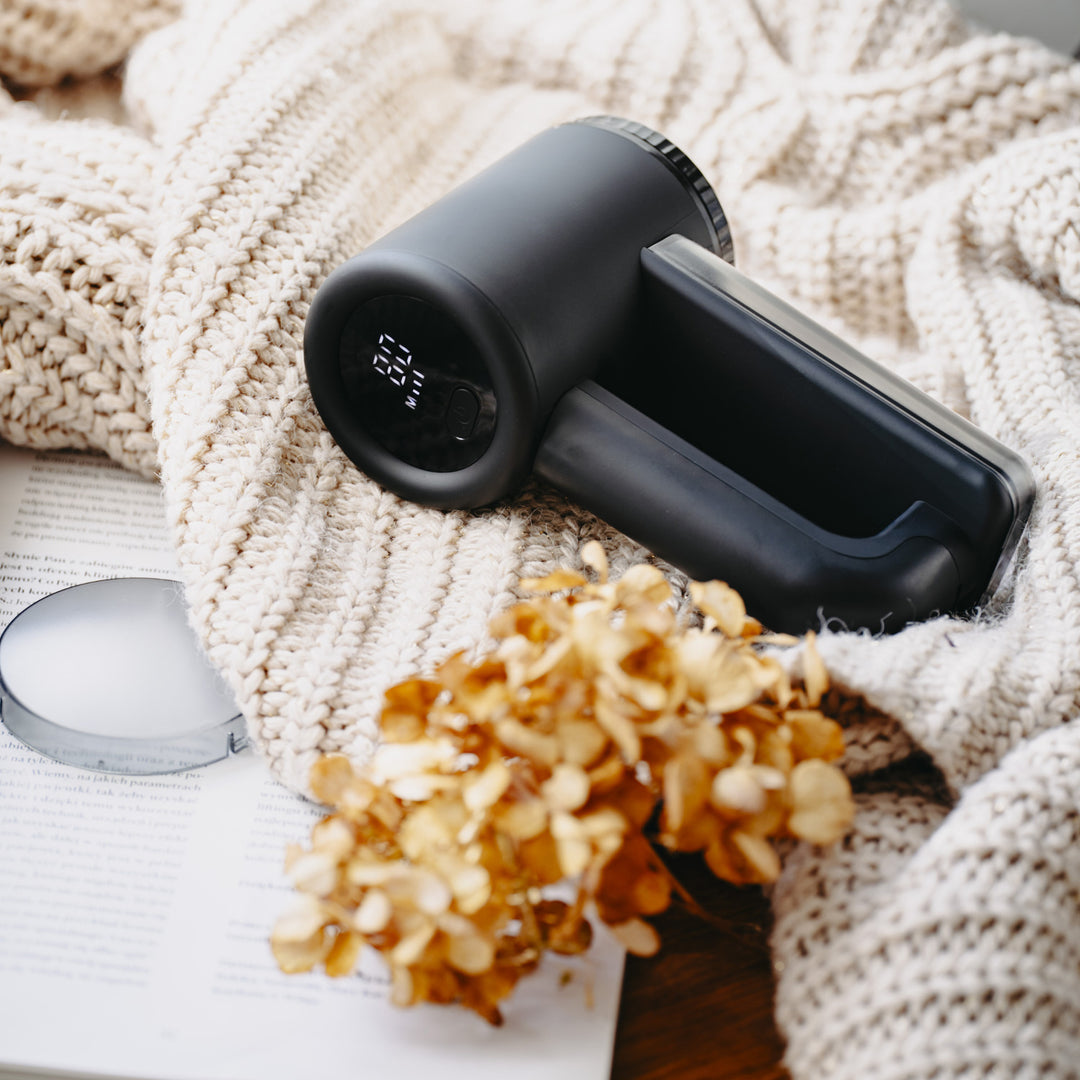 Adler Stoffrasierer, LCD-Display, 3 Geschwindigkeitsstufen, schwarz, AD 9617 black