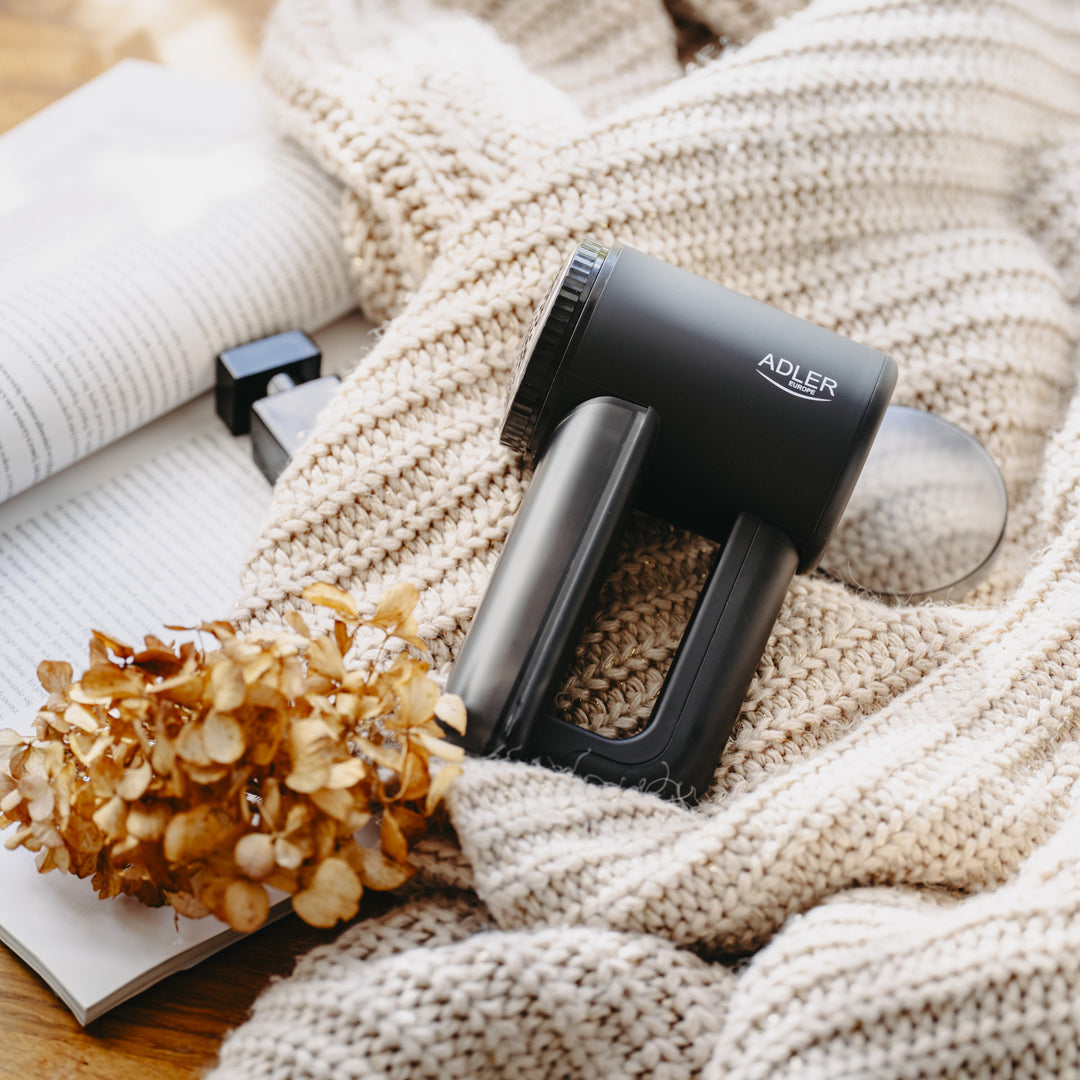 Adler Stoffrasierer, LCD-Display, 3 Geschwindigkeitsstufen, schwarz, AD 9617 black