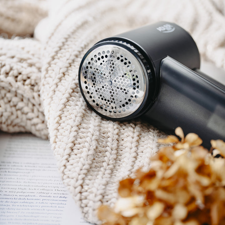 Adler Stoffrasierer, LCD-Display, 3 Geschwindigkeitsstufen, schwarz, AD 9617 black