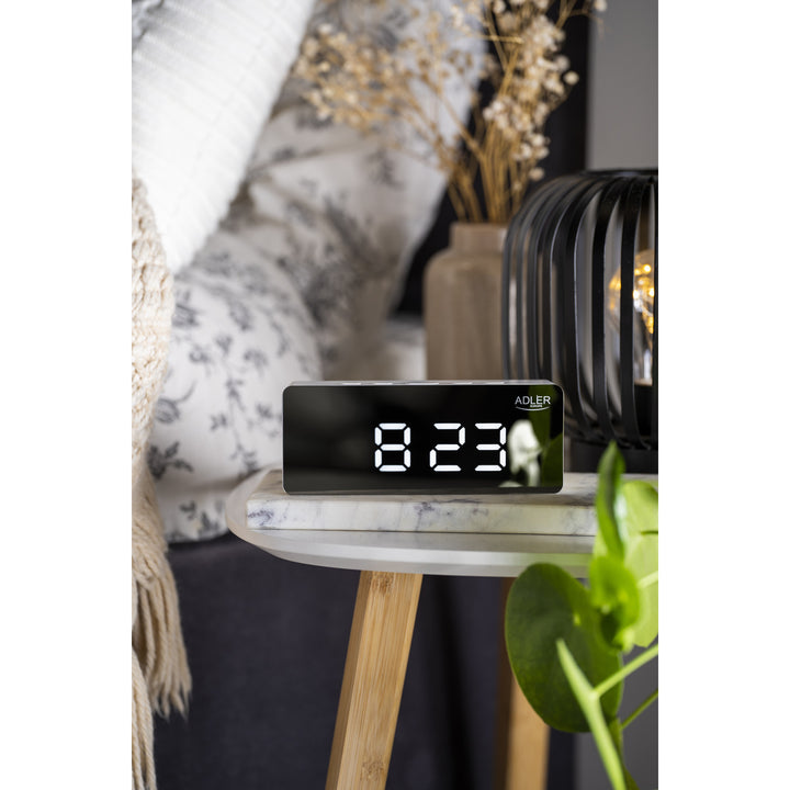 Wecker mit LED-Display und Thermometer Adler AD 1189 W + 3x AAA-Alkalibatterien von Varta Industrial