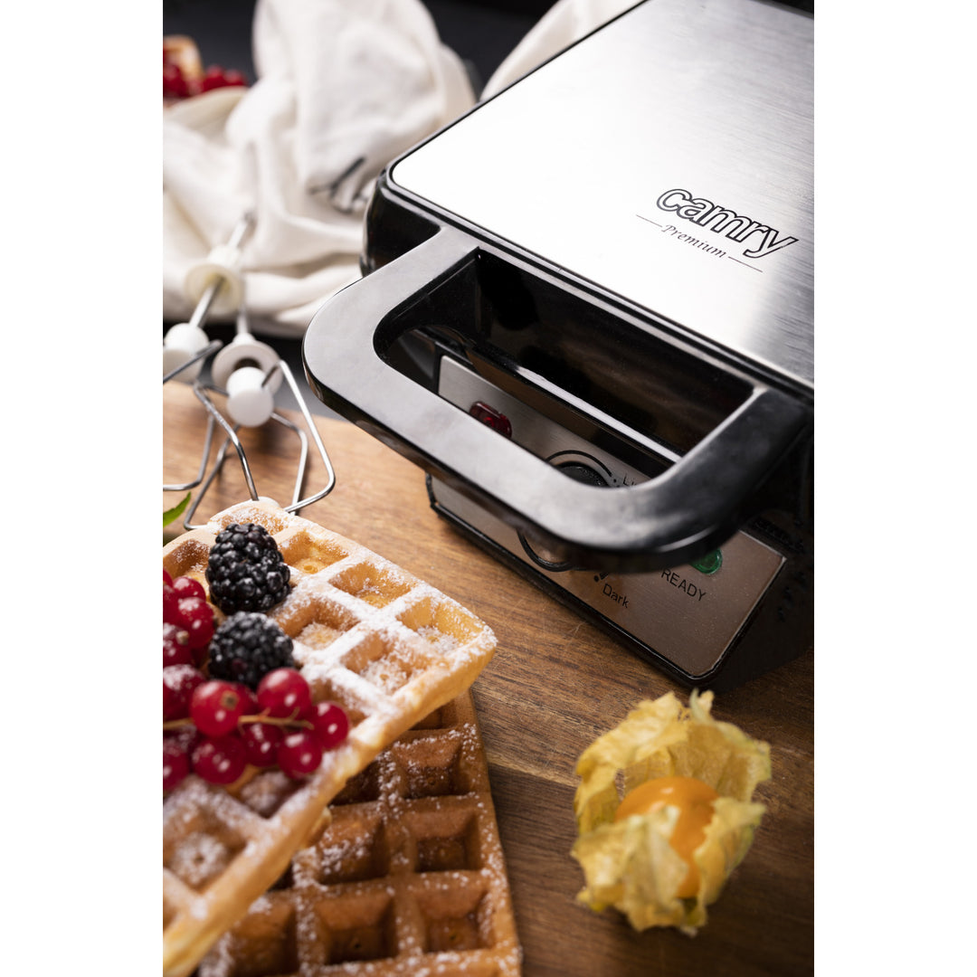 Der Camry CR 3046 1600W Waffeleisen backt 2 XXL Waffeln gleichzeitig