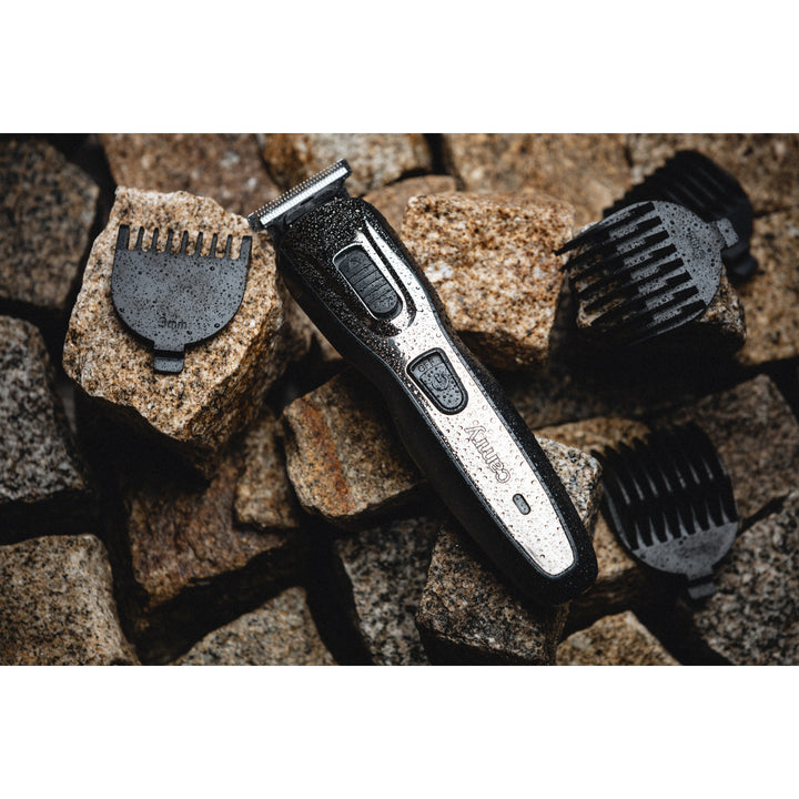 Der Camry CR 2921 5-in-1-Trimmer kombiniert Haarschneidemaschine, Rasierer und Trimmer