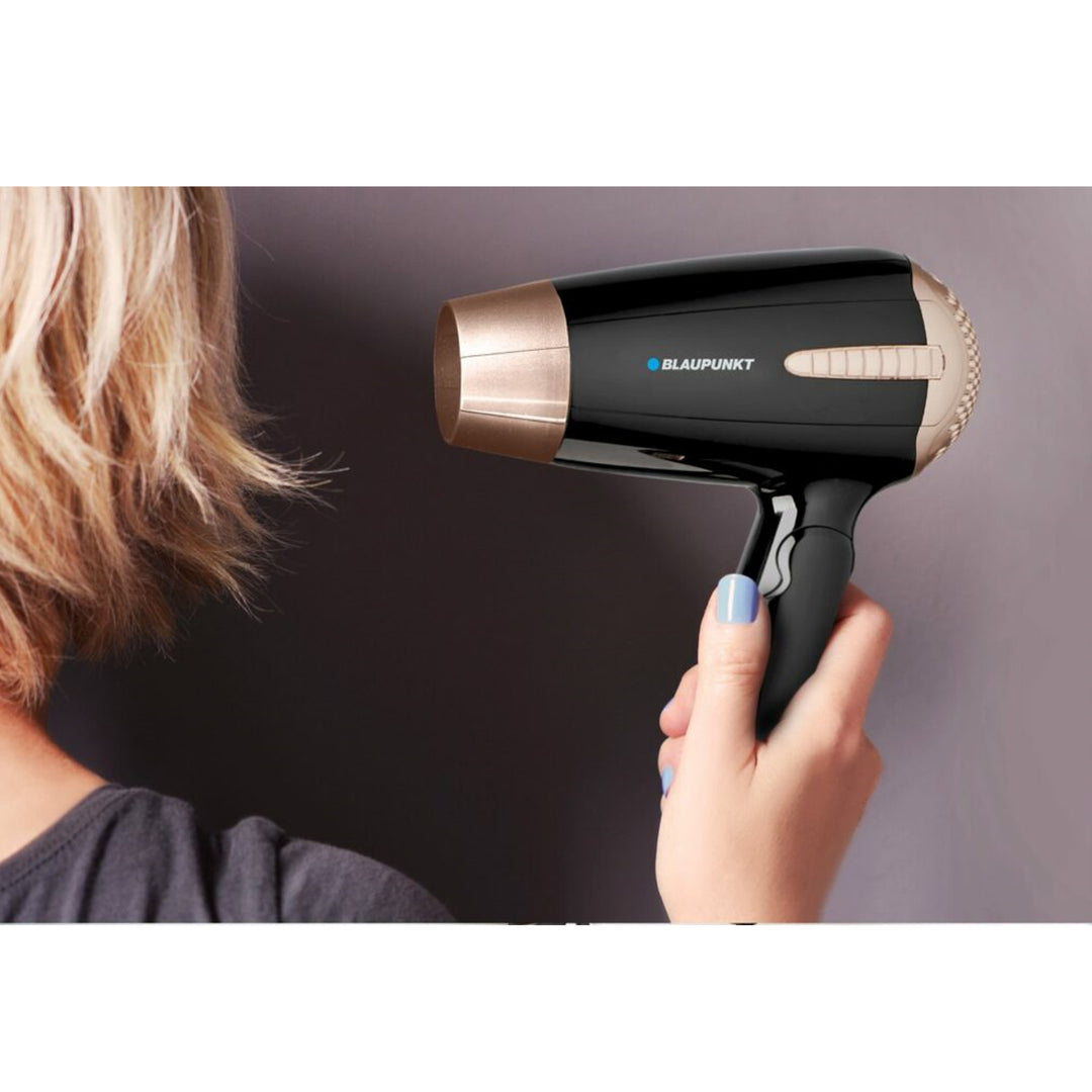 Haartrockner mit zwei Gebläsestärken 1200 W Drei Temperaturniveaus Klappbarer Griff Kaltluft-Funktion schwarz/kupfer
