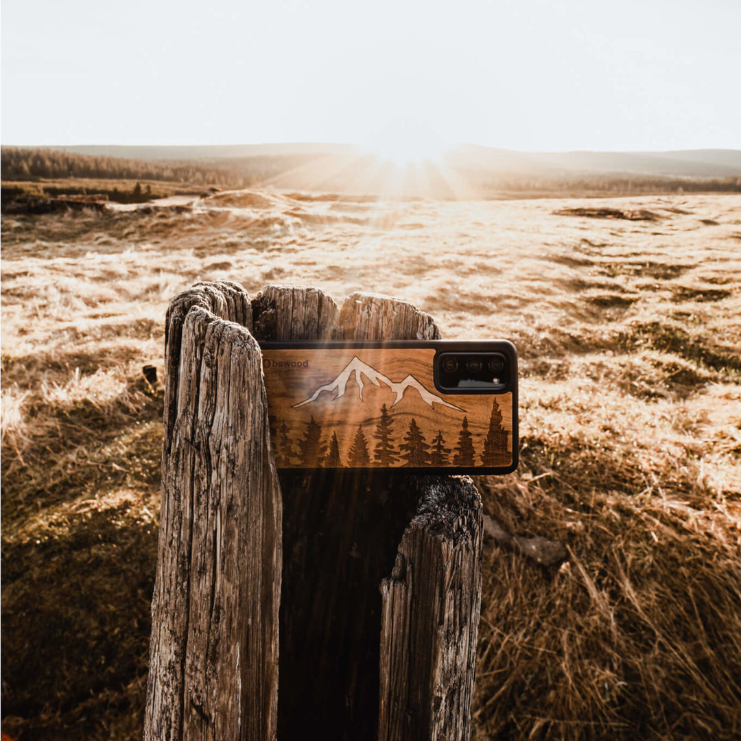 HOLZETUI IPHONE 13 PRO MAX IMBUIA BERGE HOHE QUALITÄT