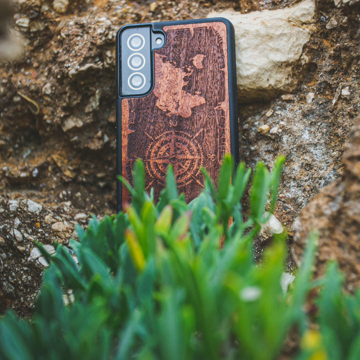 HOLZETUI IPHONE 13 WIND ROSE MERBAU HOHE QUALITÄT