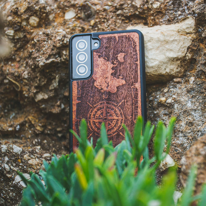 HOLZETUI IPHONE 13 PRO WINDROSE MERBAU HOHE QUALITÄT