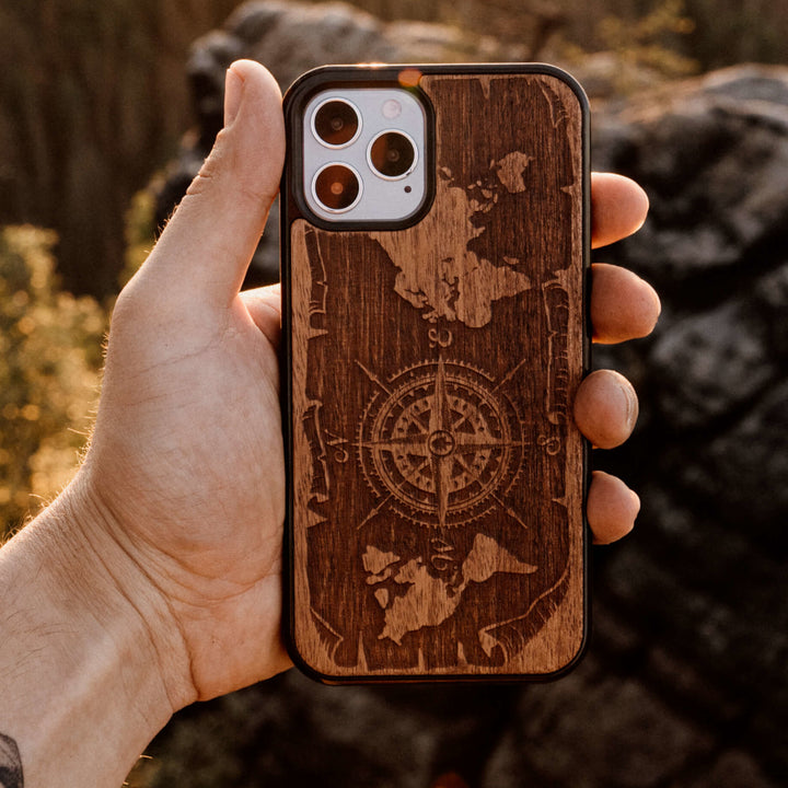 HOLZETUI IPHONE 13 PRO MAX WIND ROSE MERBAU HOHE QUALITÄT