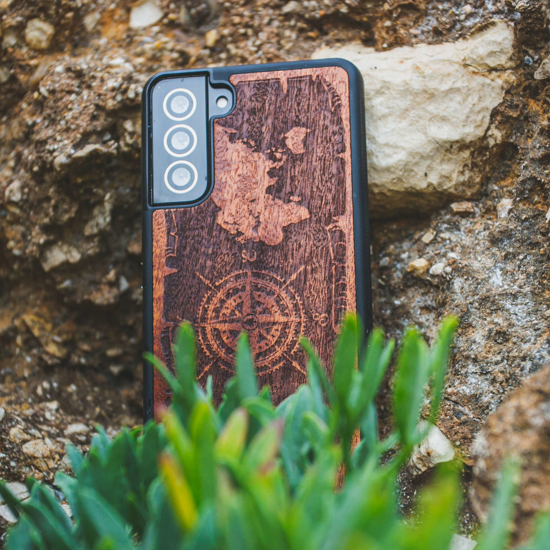 HOLZETUI IPHONE 13 PRO MAX WIND ROSE MERBAU HOHE QUALITÄT