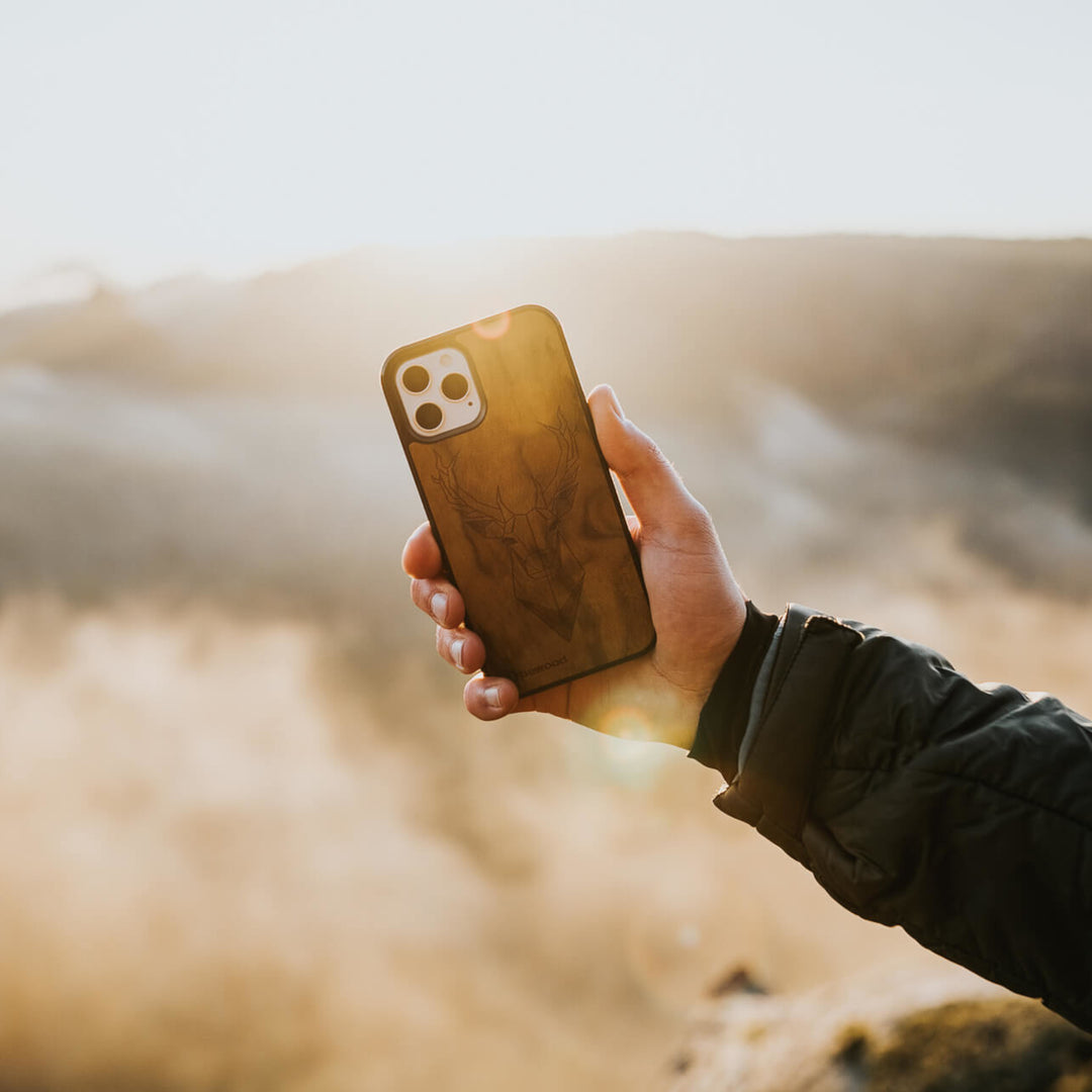 HOLZETUI IPHONE 13 MINI HIRSCH IMBUIA HOHE QUALITÄT