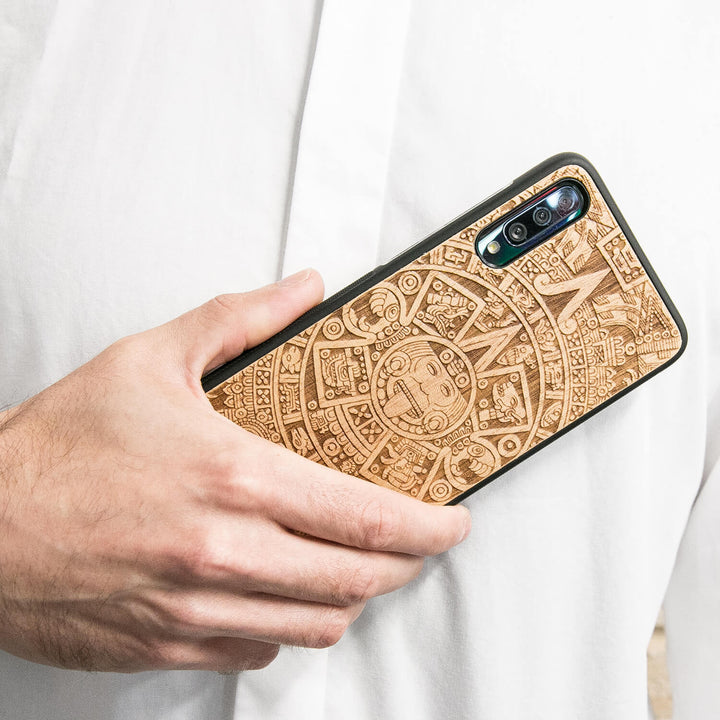 HOLZETUI IPHONE 13 AZTEKISCHER KALENDER ANIEGRE HOHE QUALITÄT