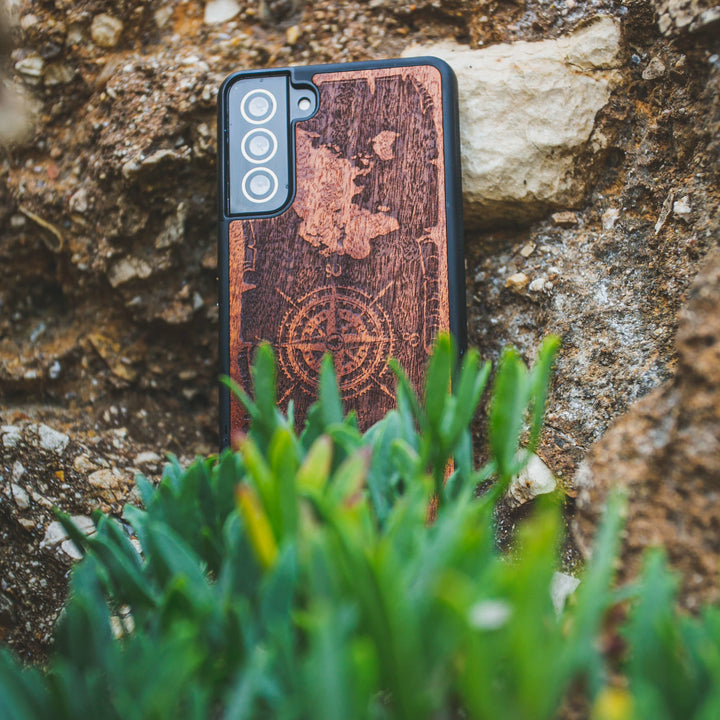 HOLZETUI IPHONE 12 / 12 PRO WIND ROSE MERBAU