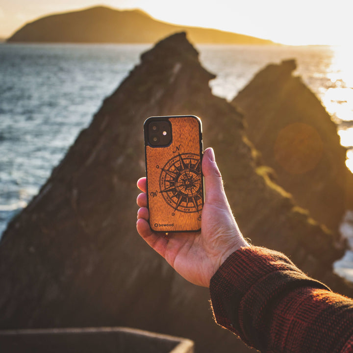 HOLZETUI IPHONE 13 TRAVELER MERBAU HOHE QUALITÄT