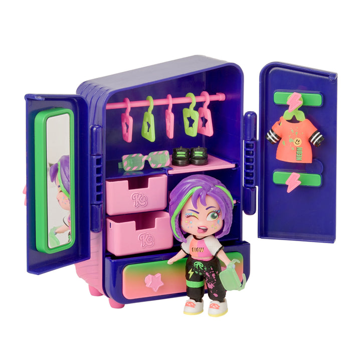 KookyLoos Robin's Wardrobe Set - Spielfigur Robin Garderobe und Kleiderschrank
