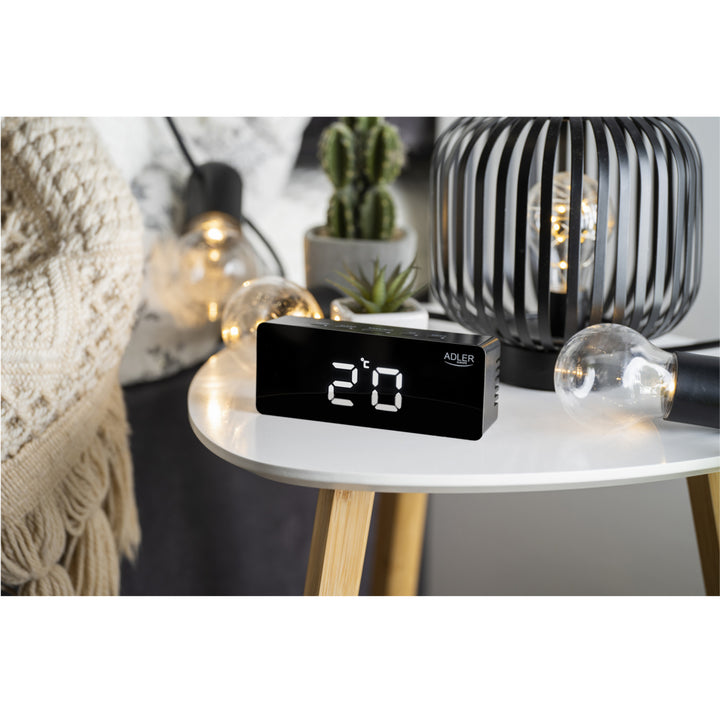 Wecker mit Raumtemperaturanzeige Alarm Datumsanzeige Weckeranzeige Hintergrundbeleuchtung Tischuhr Temperaturanzeige USB- oder batteriebetrieben (Schwarz)