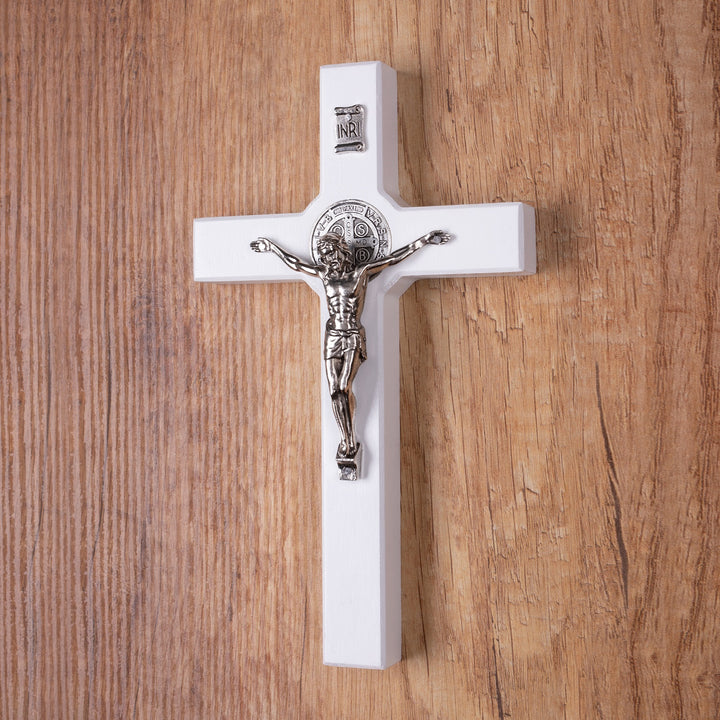 Hängendes Kreuz des Heiligen Benedikt mit dem Passionskreuz Hängekreuz aus Buchenholz (Weiß, 28x16x1,8cm)