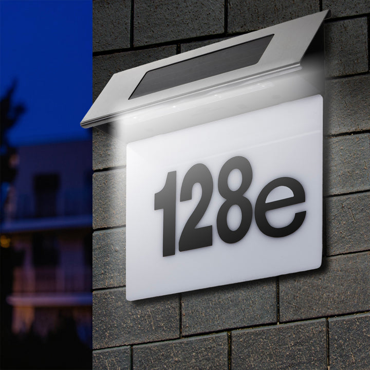 Solar Hausnummernleuchte mit Plexiglas: 17x13cm Hausnummer mit LED Beleuchtung Dämmerungssensor IP44 60lm 1.5W Kaltweiß 6000K Außenwandleuchte
