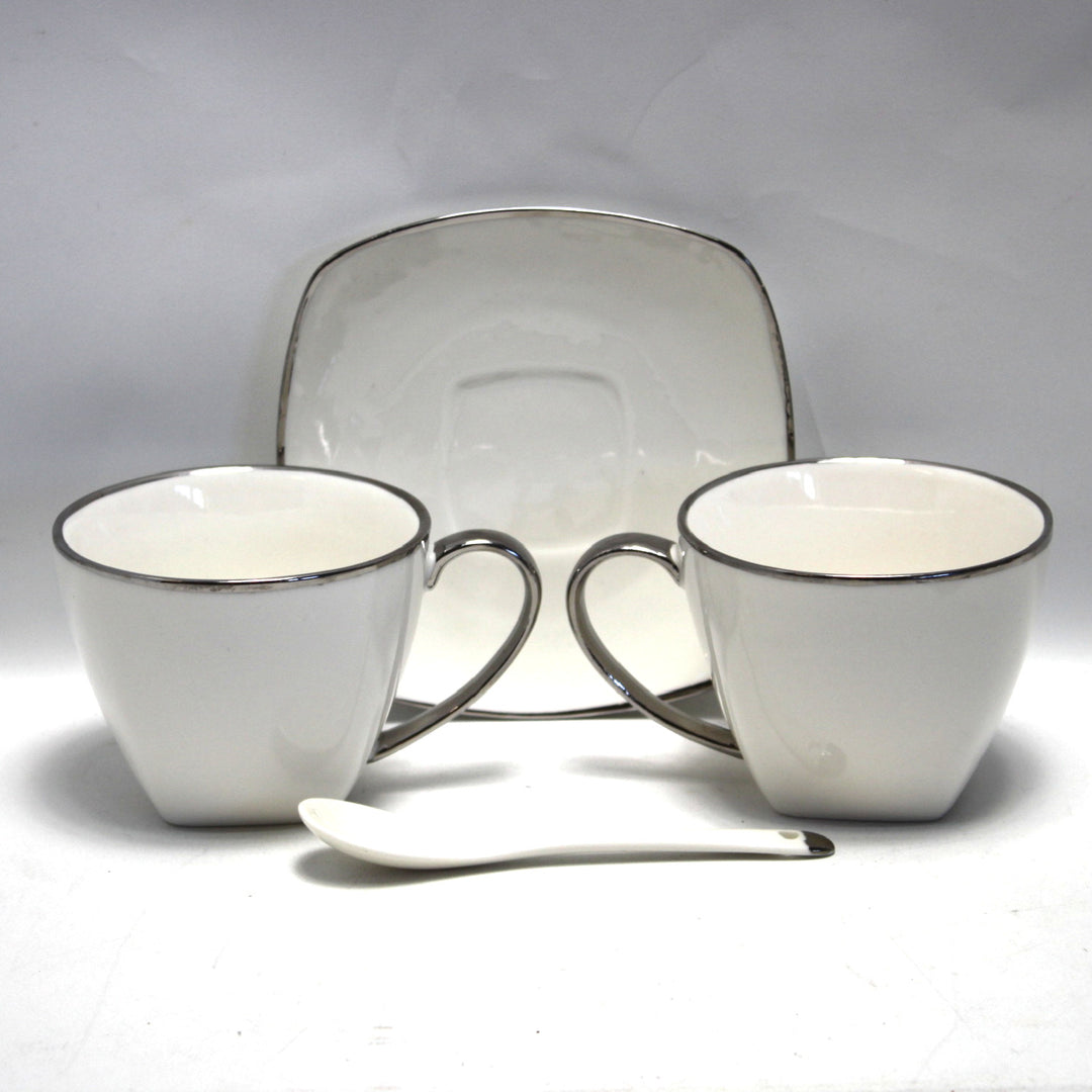 Queen Isabell Kaffeetassen-Set mit Untertassen und Löffel 2 Stück Porzellanset , Knochenporzellan, 250ml