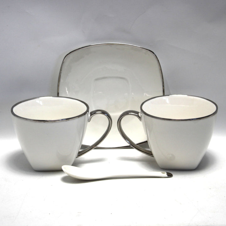 Queen Isabell Kaffeetassen-Set mit Untertassen und Löffel 2 Stück Porzellanset , Knochenporzellan, 250ml